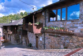 Hotel Rural El Lagar De Las M  dulas allows 18 year olds to book a room