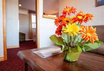 Dutch Inn has rooms with a private hot tub