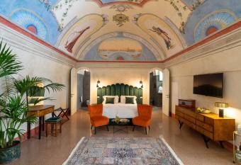 Relais La Casa del Poeta allows 18 year olds to book a room