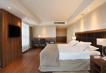 Windsor Oceanico Hotel allows 18 year olds to book a room