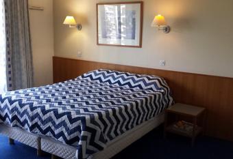 Private Studio - Paris - La D  fense has Balcony rooms