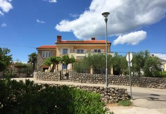 Apartments Sanbrandin allows 18 year olds to book a room