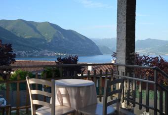 B&B Panorama Iseo has Balcony rooms