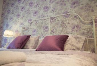 Bolms   B&B allows 18 year olds to book a room