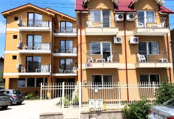 Vilele Liliana allows 18 year olds to book a room