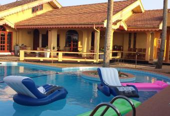 Villa Sea Breeze has Balcony rooms