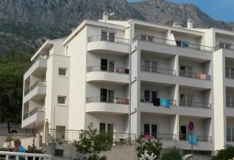 Apartments Bota has Balcony rooms
