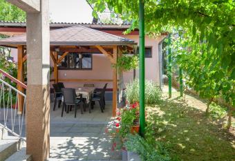 Apartment   alac has Balcony rooms