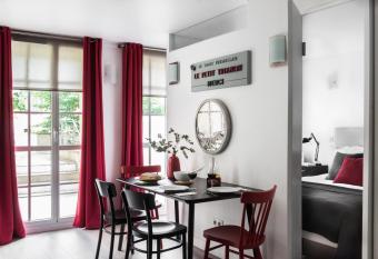 Appartements - Le Logis Versaillais allows 18 year olds to book a room