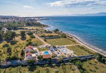 Villa Mis has Smoking rooms