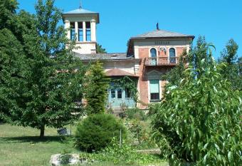 R  zsilak has Balcony rooms