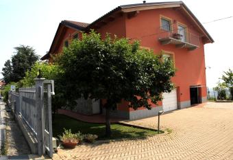 B&B Alba in Langhe has Balcony rooms