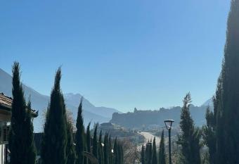 Guesthouse Lord Byron has Balcony rooms