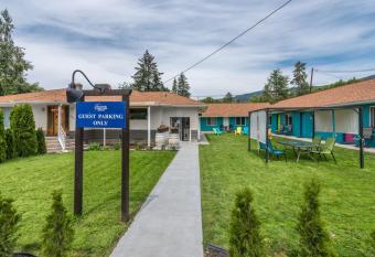 Naramata Courtyard Suites allows 18 year olds to book a room