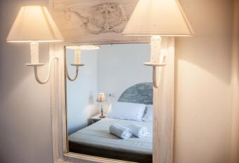 Hostal Bon Sol has Balcony rooms