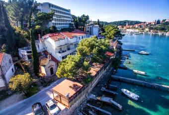 Apartment Boras Lux has Balcony rooms