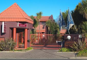 The Lodge Bethal allows 18 year olds to book a room