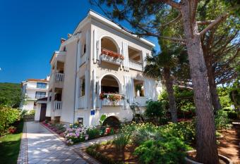 Galovic Apartments has Balcony rooms