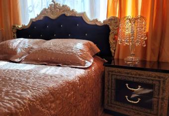 Apartment on Lenina Street allows 18 year olds to book a room