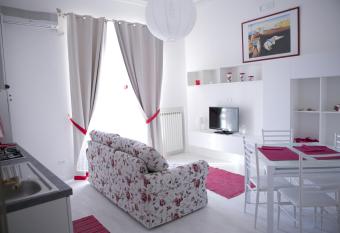 San Giorgio by PizzoApartments has Balcony rooms
