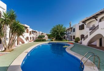 Apartamentos Posidonia allows 18 year olds to book a room