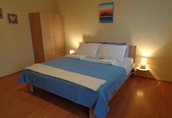 Guesthouse Aotearoa Premantura has Balcony rooms