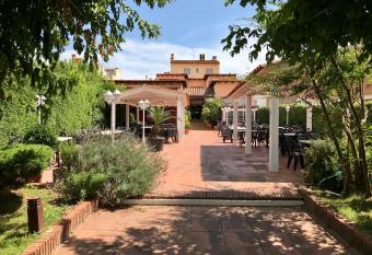 Hostal Can Pou allows 18 year olds to book a room