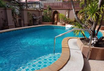 Mai Thai Guest House has Balcony rooms