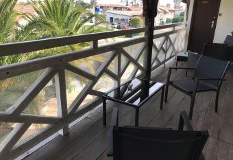 H  tel La Cote d Argent allows 18 year olds to book a room