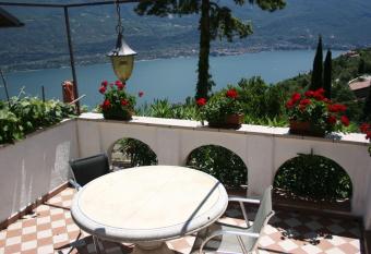 Apartment Imma allows 18 year olds to book a room