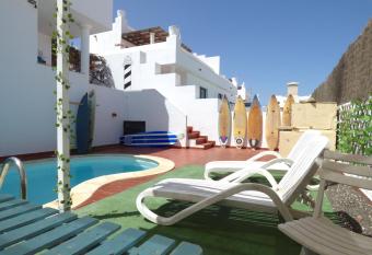 La Fresa Hostel has Balcony rooms