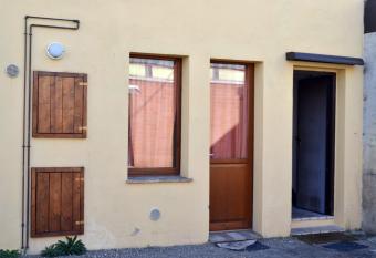 Via Toscana House has Smoking rooms