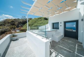 Belle Etoile Villas has rooms with a private hot tub