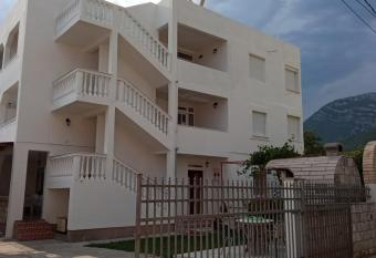 Apartments Avdic has Balcony rooms