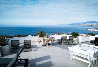 Minna Apartments has Balcony rooms