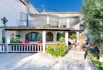 Apartment Goran has Balcony rooms