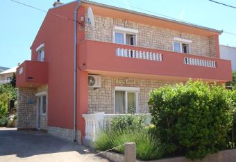 Apartment & Apartment Studio De  eljin has Balcony rooms
