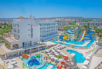 Anastasia Waterpark Beach Resort allows 18 year olds to book a room
