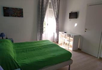 Barnet House Lamezia has Balcony rooms