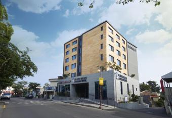 Benikea Jungmun Hotel allows 18 year olds to book a room