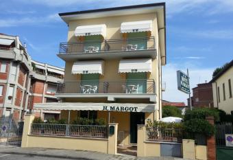 Hotel Margot has Balcony rooms