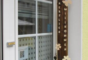 FeWo Harz Haennig 2 allows 18 year olds to book a room