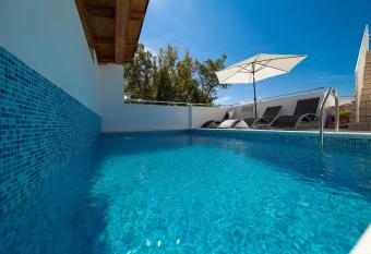 Apartment Miric has Balcony rooms