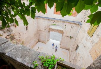 Golden Gate Dream Rooms has Balcony rooms
