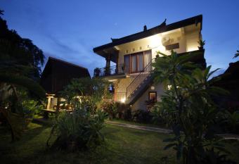 Loris Homestay has Balcony rooms