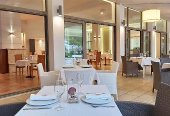 Akrogiali Exclusive Hotel (Adults Only) allows 18 year olds to book a room