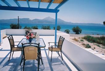 Moustakas Beach Apartments has Balcony rooms