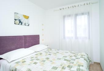 Apartments Zlata has Balcony rooms