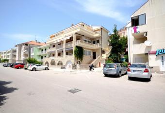 Apartments Pero has Balcony rooms