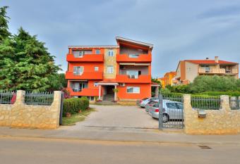 L&L Holiday Apartment has Balcony rooms